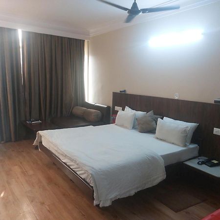 Hotel Shikhar Palace Jabalpur Exterior photo