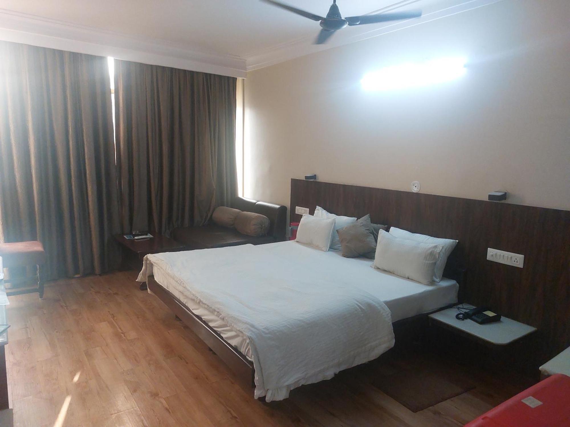 Hotel Shikhar Palace Jabalpur Exterior photo